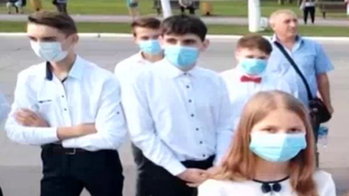 Ce decizie a luat Guvernul în cazul elevilor care revin la școală pentru examenele naționale