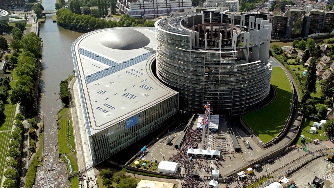 Parlamentul European găzduieşte 100 de femei fără adăpost