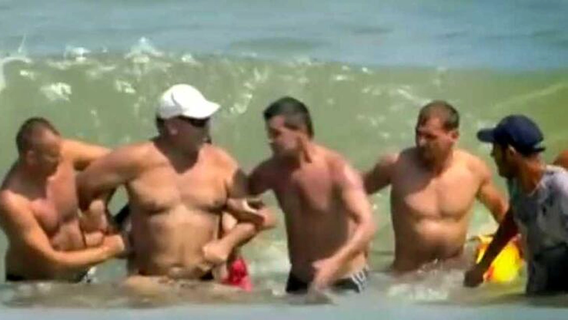 Patru ani de procese pentru salvamarii care au scos din valuri un avocat, care le-a cerut 40.000 de euro despăgubiri