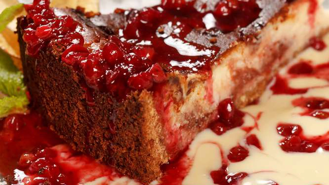 Tarta dulce-acrişoară - Prăjitură cu fructe de pădure