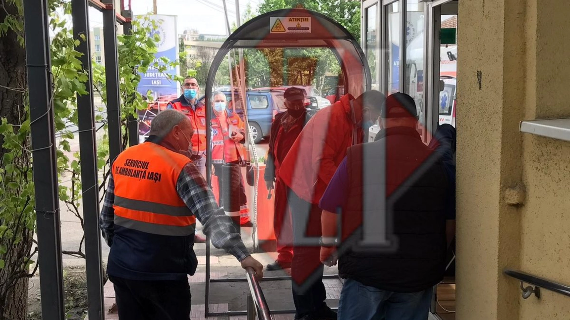 Societatea Auto Trans Com din Pașcani a donat un dispozitiv automat pentru decontaminare la Serviciul de Ambulanță Iași. Firma va mai dona alte două săptămâna viitoare - FOTO/ VIDEO