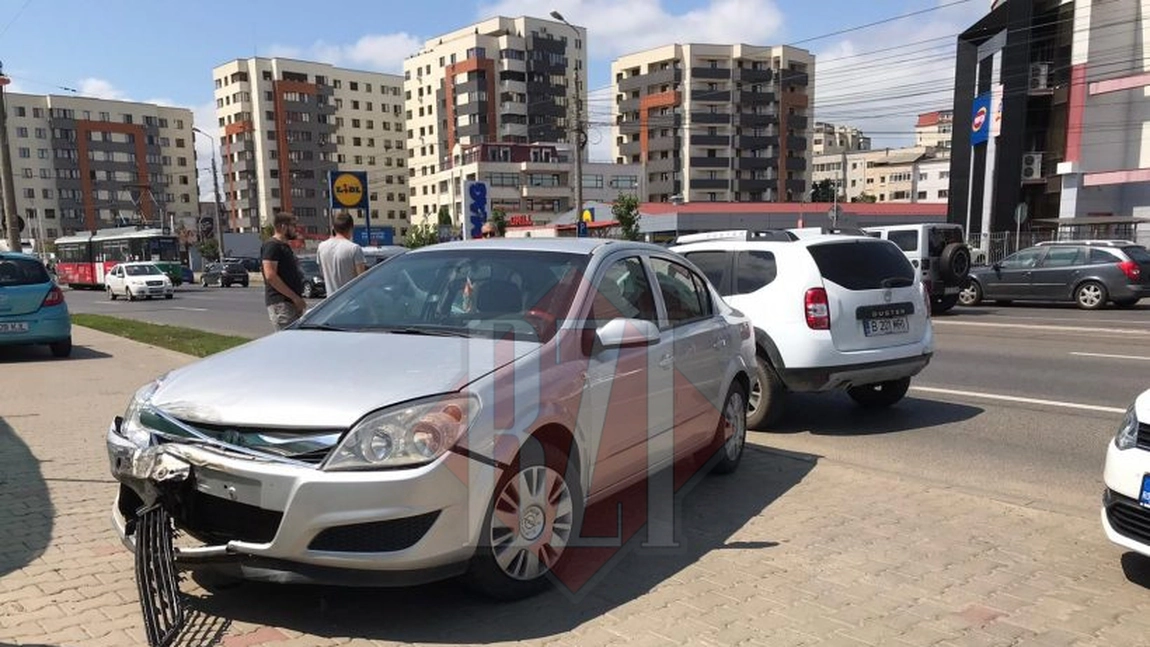 Accident rutier cu victimă în municipiul Iaşi! Două autoturisme au fost implicate (EXCLUISIV) FOTO/ VIDEO