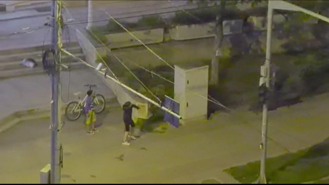 Scandal în cartierul Păcurari după ce câţiva copii de etnie rromă au început să arunce cu pietre în geamurile apartamentelor (EXCLUSIV) VIDEO