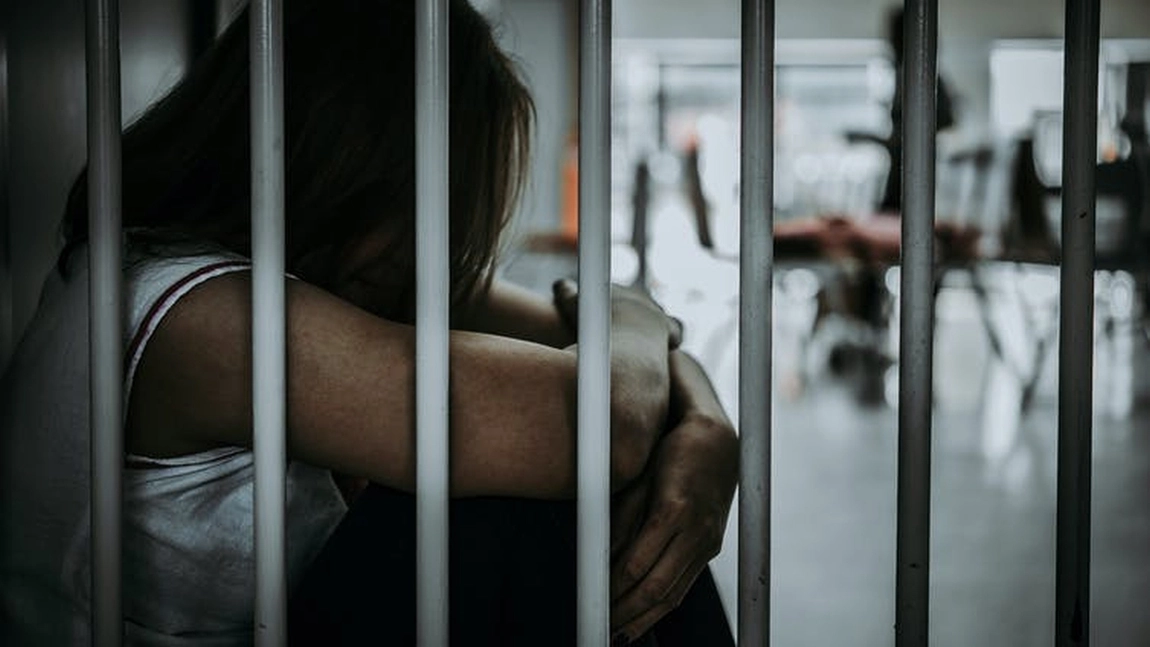 Femeia acuzată că și-a ucis amantul cu ciocanul de șnițele, condamnată! Judecătorii i-au dat o pedeapsă de peste 13 ani de închisoare!