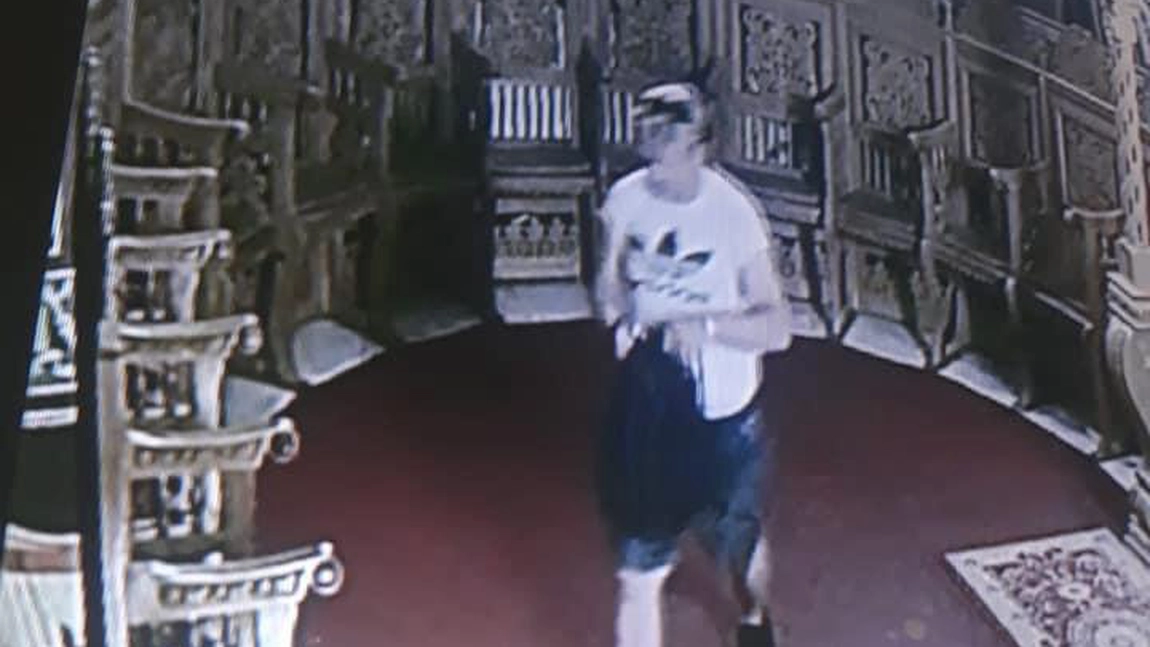 Un bărbat din Iași este căutat după ce a furat din cutia milei de la Mănăstirea Hadâmbu - Galerie Foto