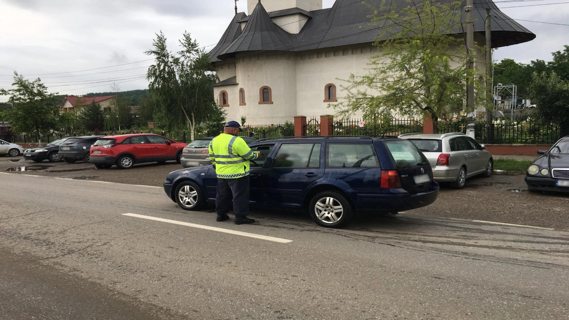 Prins la cumpărături cu autoturismul, deşi nu deţinea permis de conducere