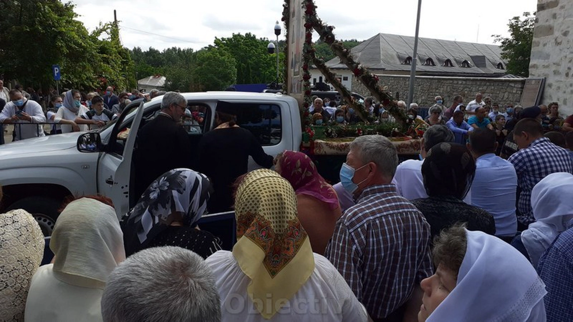 Mii de oameni s-au înghesuit la pelerinajul Sfântului Ioan cel Nou din Suceava