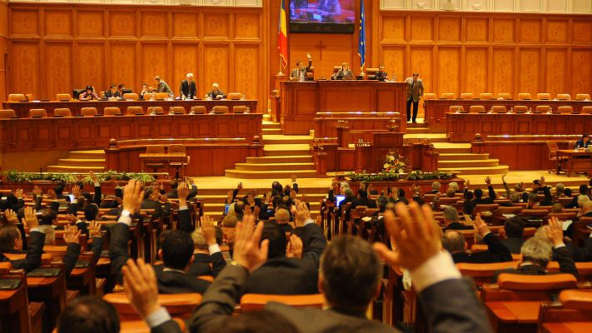 Parlamentul a votat legea meşterilor tradiţionali! Vor primi o rentă viageră