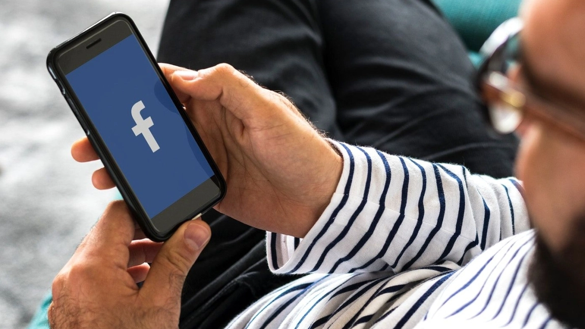 Șantaj cu poze deocheate pe Facebook, cu o victimă minoră! Suspectul Alin Ion Andrei rămâne în arest!