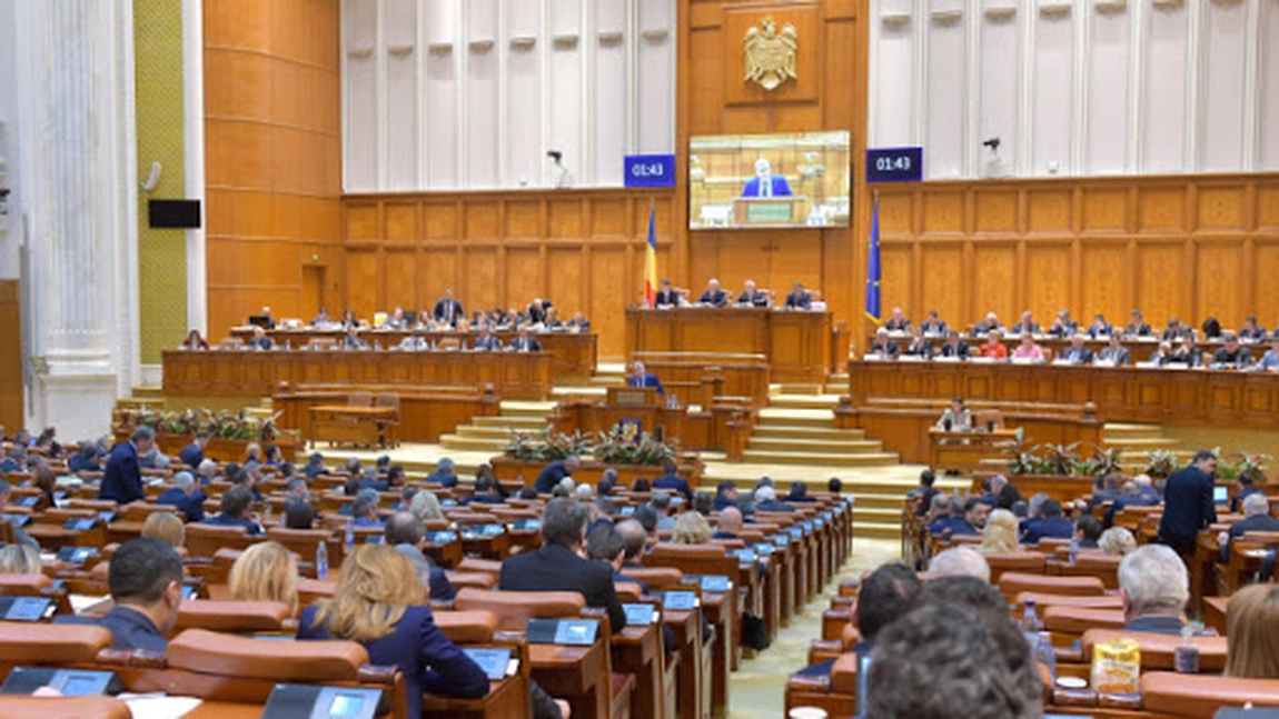 Şedinţă în Parlamentul României! Parlamentarii ar putea să-şi taie pensiile speciale