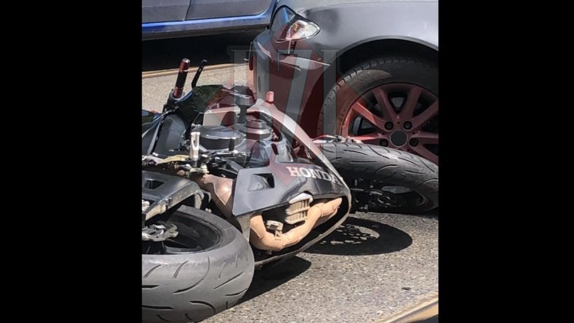 Accident rutier în Copou. Au fost implicate un BMW şi o motocicletă (EXCLUSIV/ FOTO)