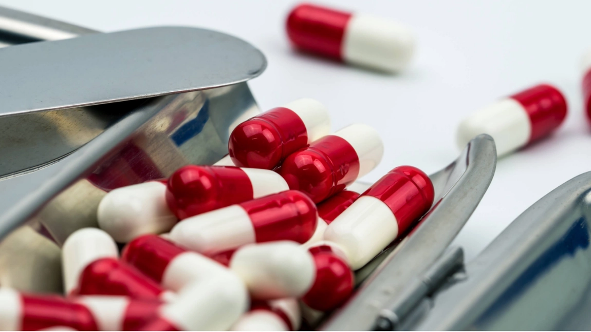 Covid-19: OMS avertizeaza asupra riscurilor de utilizare excesiva a antibioticelor