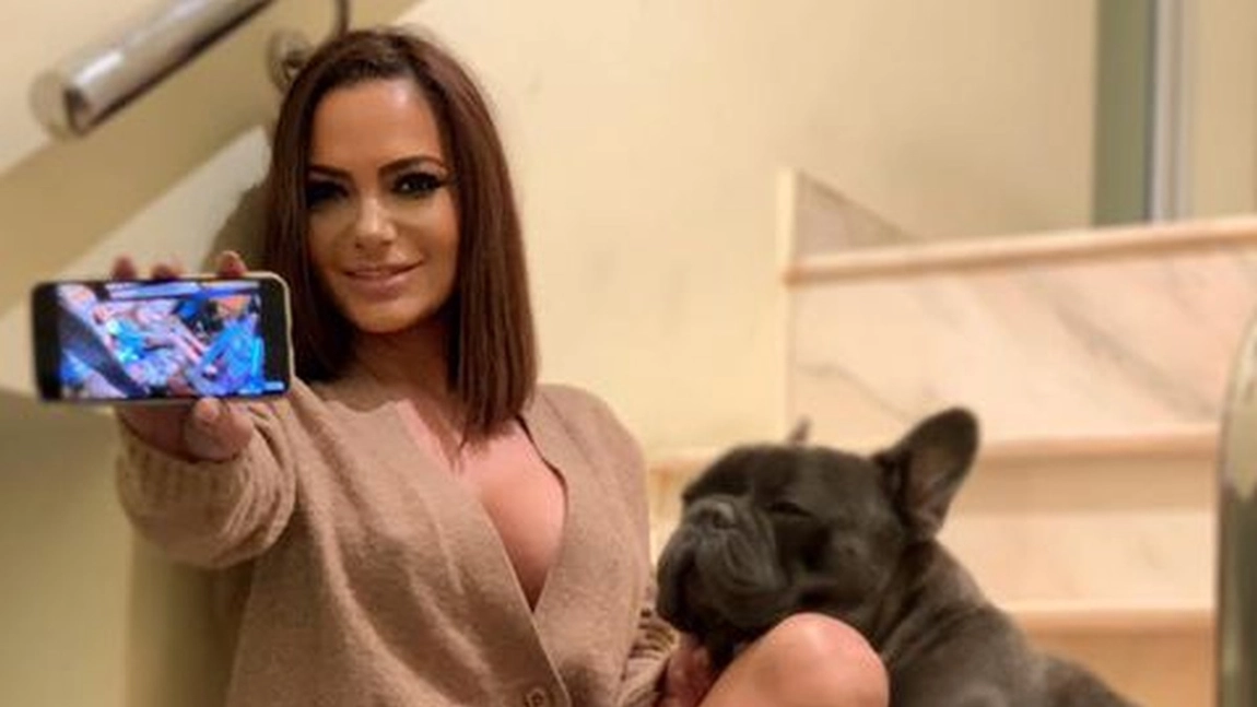 Andreea Antonescu a fost fotografiată goală în cadă