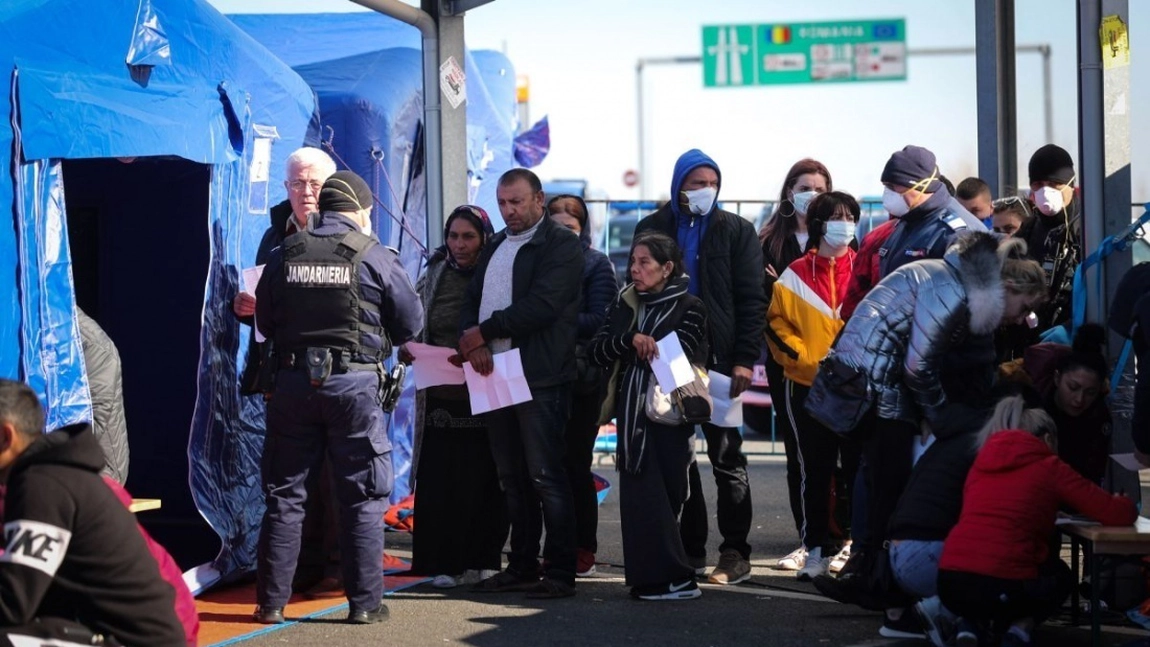 Continuă aglomeraţia la frontierele României. Zeci de mii de persoane au tranzitat graniţa în doar 24 de ore