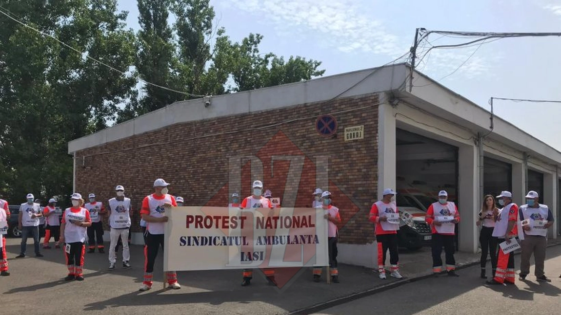 Ambulanţa Iaşi participă la protestul naţional organizat de Federaţia Naţională Sindicală „Ambulanța” din România - FOTO/ LIVE VIDEO