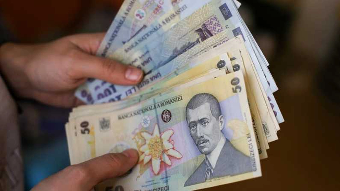 Salariu mediu a scăzut în România! INS anunță cu câte procente este diminuarea