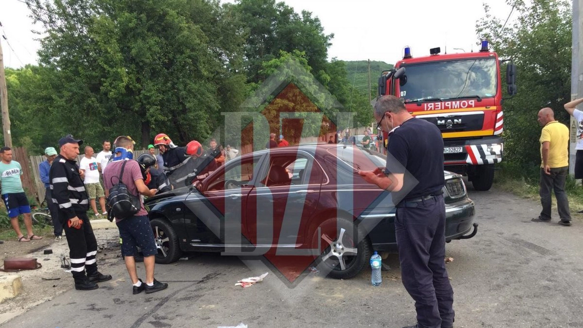 Accident rutier într-o localitate ieșeană. O persoană este în stare de inconștiență (Exclusiv) - Galerie Foto, Video