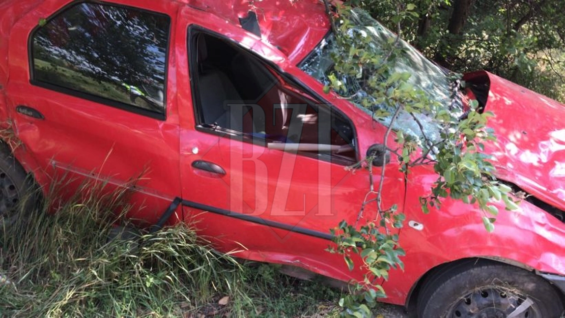 Accident rutier în Iaşi! Venea de la pescuit, a adormit la volan şi s-a răsturnat cu maşina! Două persoane au fost rănite - GALERIE FOTO (EXCLUSIV)