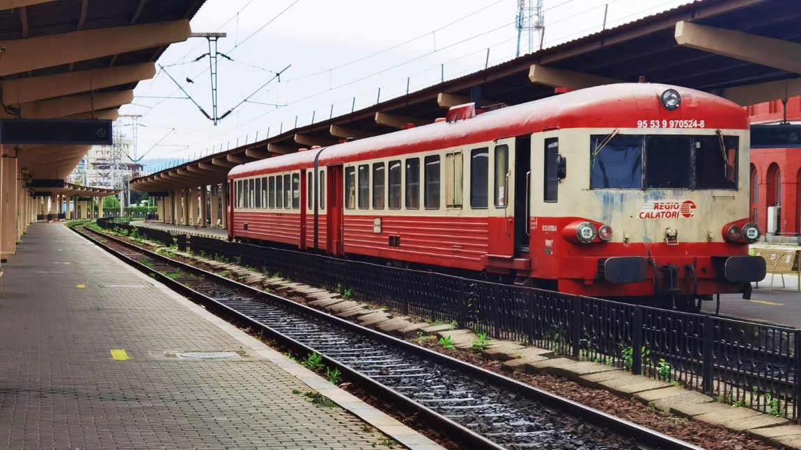Un adolescent de 15 ani, ars de viu în gară! Băiatul a suferit arsuri pe 70 la sută din suprafața corpului, după ce s-a urcat pe un vagon să-și facă un selfie! Pentru a fi salvat, tânărul are nevoie de donatori de sânge cu grupa 01