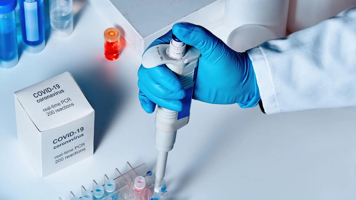 Cât costă un test COVID la privat? Afacerile companiilor medicale prospera în această perioadă