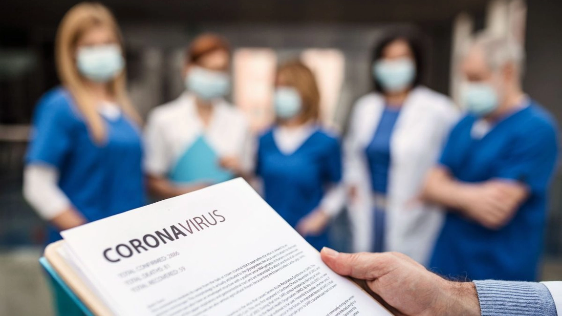 Un bărbat infectat cu COVID-19 care era asimptomatic a decedat la câteva ore după ce a refuzat internarea