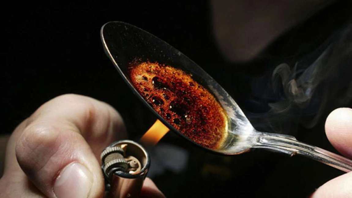 S-au dat de gol că transportau heroină! A cerut voie la baie pentru a scăpa de droguri! Cei doi ieșeni, trimiși în judecată pentru trafic de droguri! (Exclusiv)