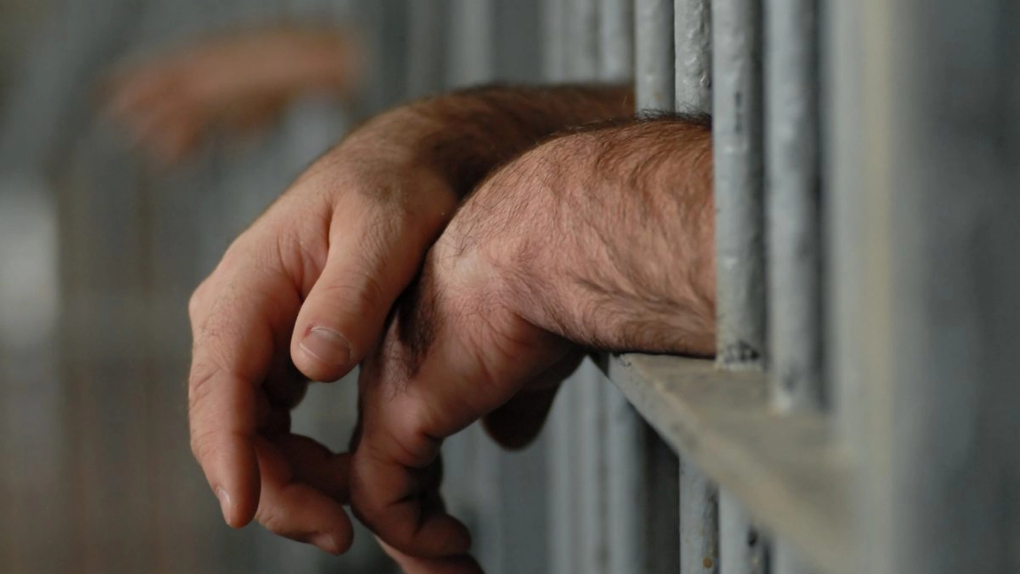 Viol în Penitenciarul Iaşi! Un deţinut spune că a fost abuzat sexual de un coleg de celulă! Mihai Roman a ajuns după gratii pentru o agresiune incredibilă! (Exclusiv)