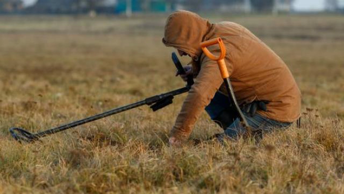 Ministerul Culturii, obligat de judecători să îi achite despăgubiri unui ieșean! Bărbatul a descoperit un colier și un inel din bronz!