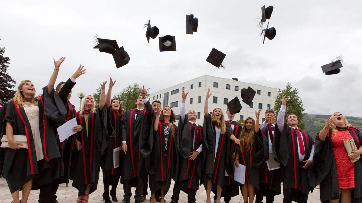 Brexitul afectează taxele de școlarizare ale universităților din Marea Britanie! Acestea s-au dublat
