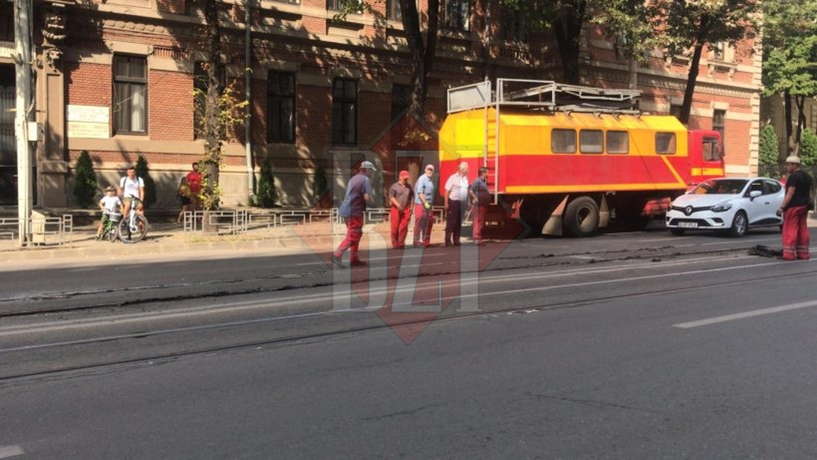 Un tramvai CTP a deraiat la Iaşi! S-au format cozi uriașe în Piaţa Unirii - FOTO, VIDEO