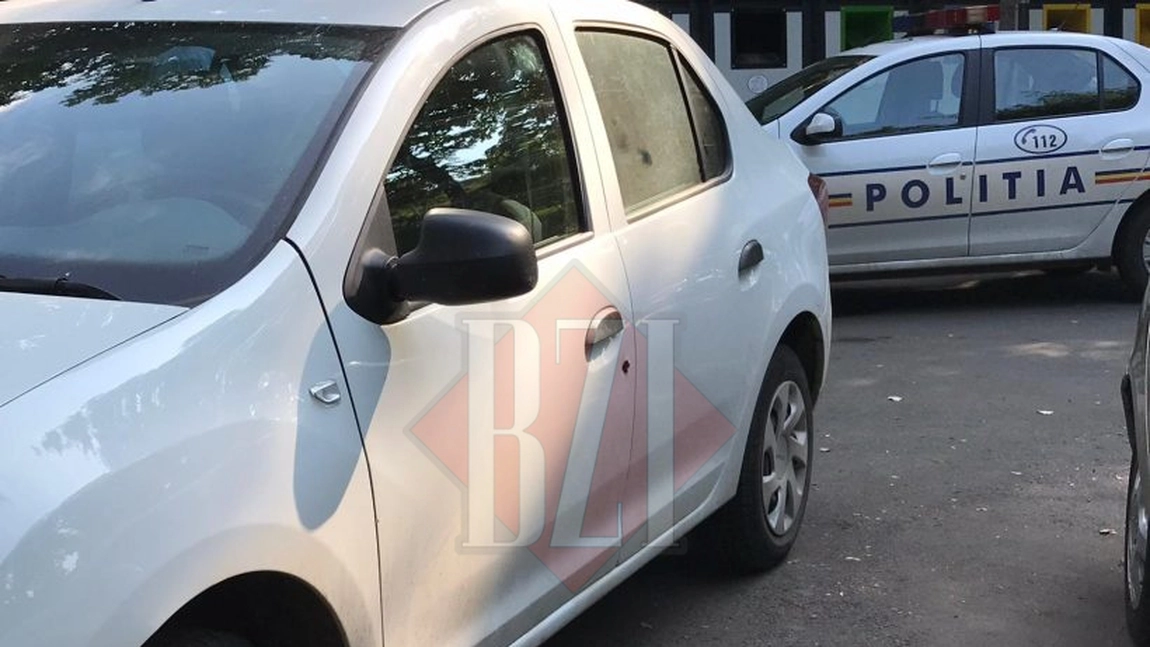 Autoturism spart în Piaţa Unirii. Poliţiştii au luat amprentele - EXCLUSIV - FOTO/ VIDEO/ UPDATE