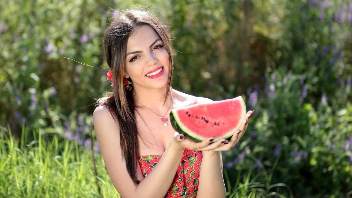 Beneficii pepene roșu. Care sunt avantajele consumării acestui fruct
