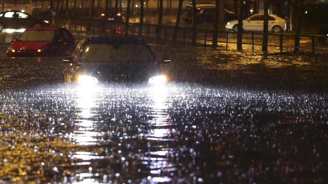 Inundaţiile au făcut pagube uriaşe în mai multe zone ale ţării