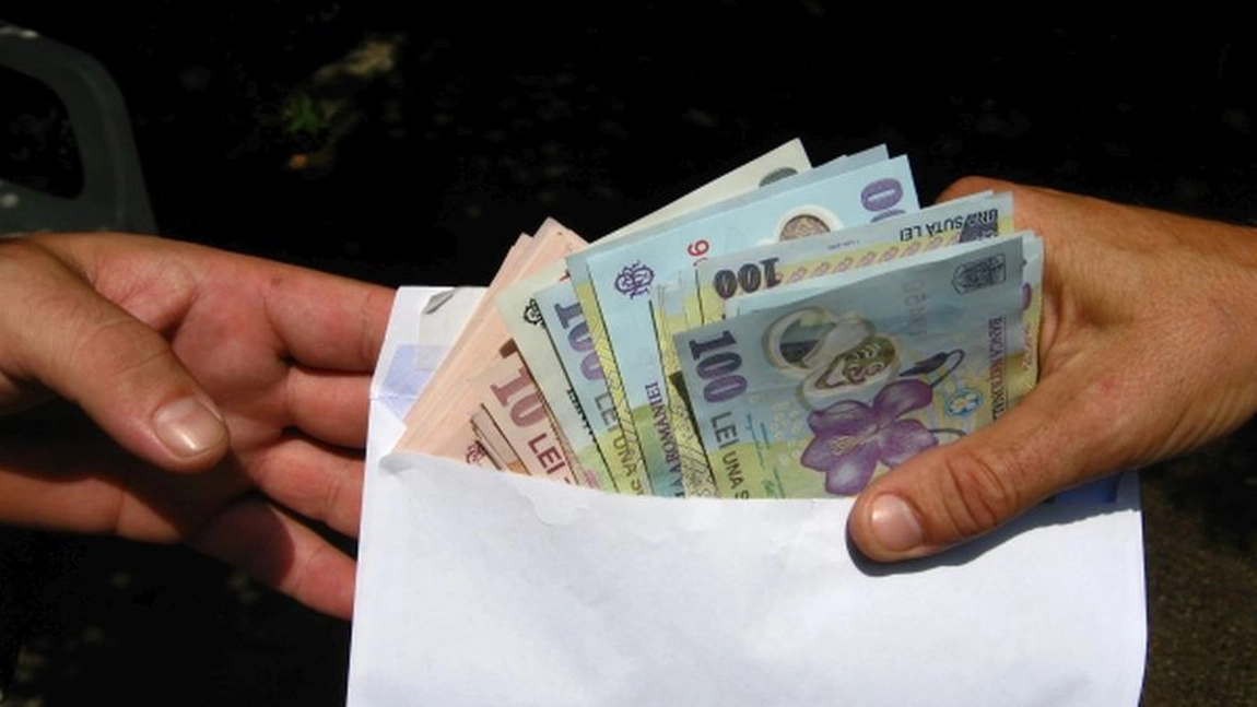 Un bărbat a luat mită în valoare de 1,2 milioane lei. Ce au dispus procurorii DNA