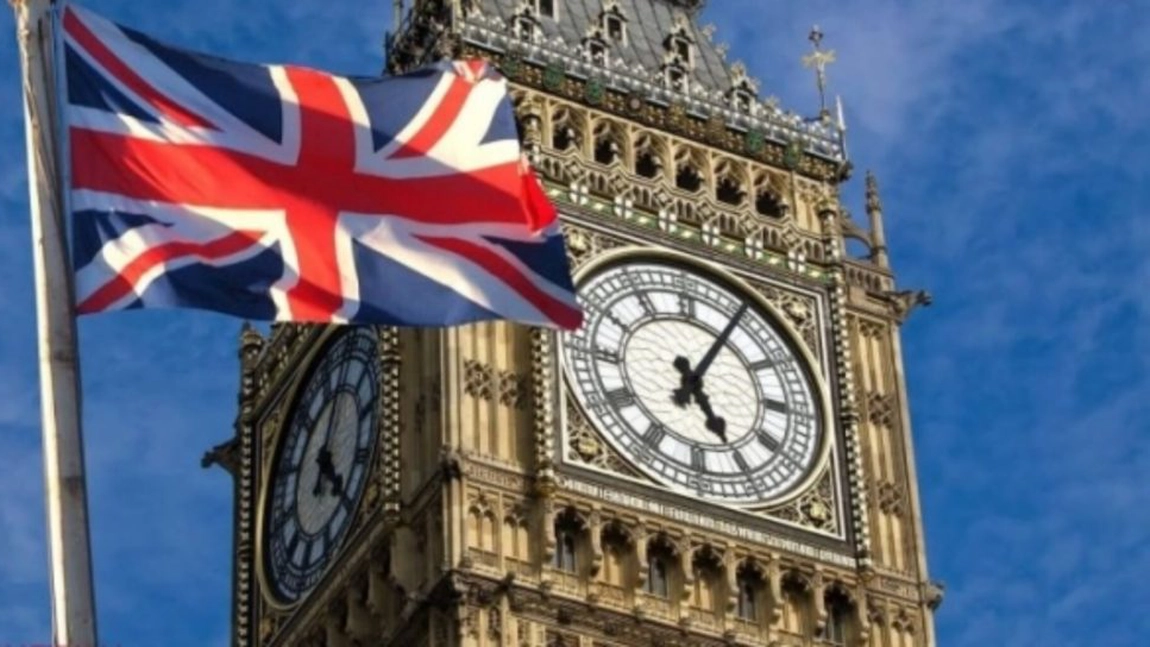 Marea Britanie introduce noi restricții în unele zone și amână faza de relaxare