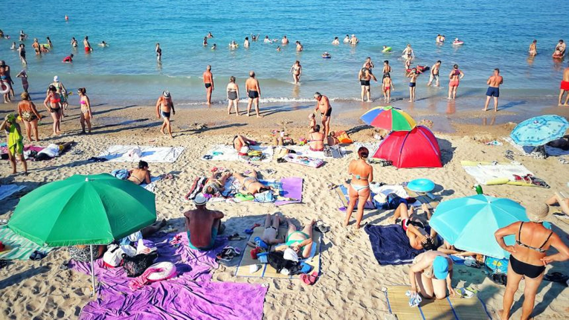 Ipoteză șoc! COVID-19 este adus la Iași din concediu? Medicii epidemiologi recomandă ieșenilor să se gândească bine dacă mai pleacă în vacanță! Prof. dr. Doina Azoicăi: 