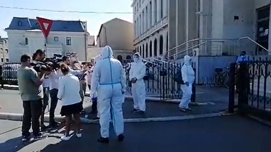 Zeci de cadre medicale protestează în faţa Guvernului. Ce nemulţumiri se scandează - VIDEO