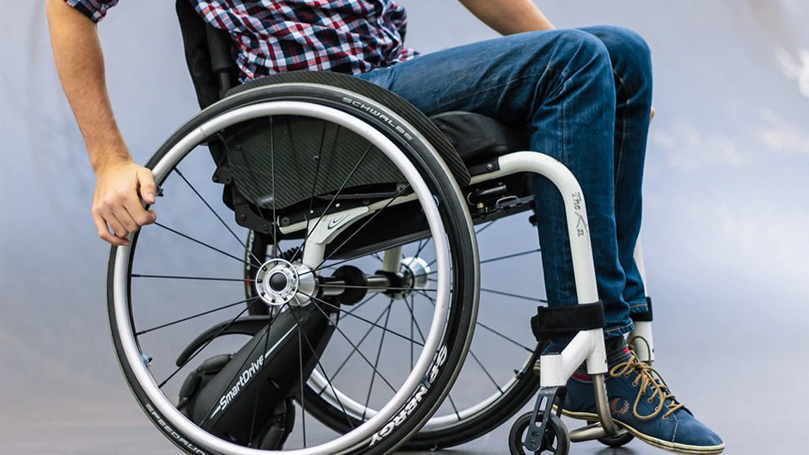 Noi vești pentru persoanele cu handicap! Legea 145/2020 îi obligă pe angajatori să le ofere condiții speciale