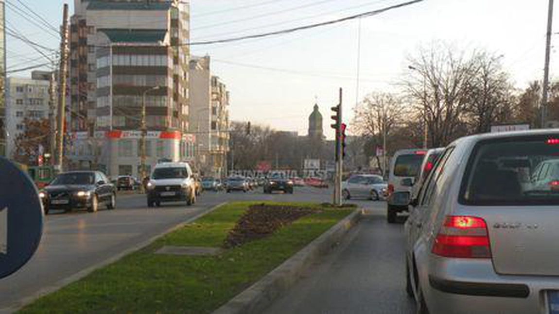 Semafoarele din Păcurari nu sunt funcţionale după ce, în zonă, nu există curent electric