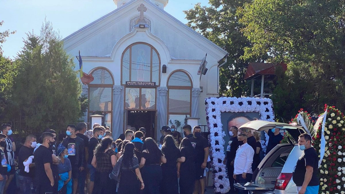 Poliţiştii au închis cimitirul unde va fi înmormântat Emi Pian. Niciun credincios nu poate intra