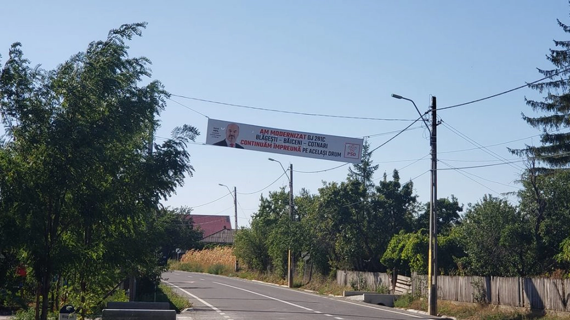Maricel Popa, şeful Consiliului Județean Iaşi, încalcă flagrant legea. Bannerele cu el încă exista în judeţul Iaşi - FOTO