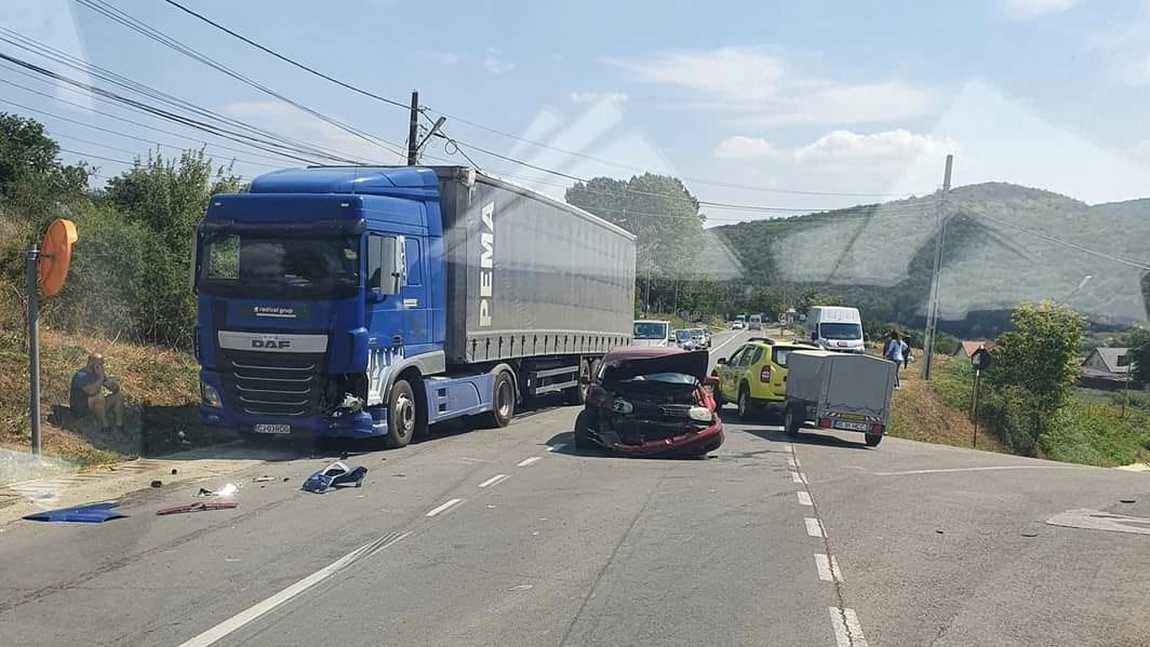 Accident rutier în Tomeşti. Au fost implicate mai multe autoturisme - EXCLUSIV