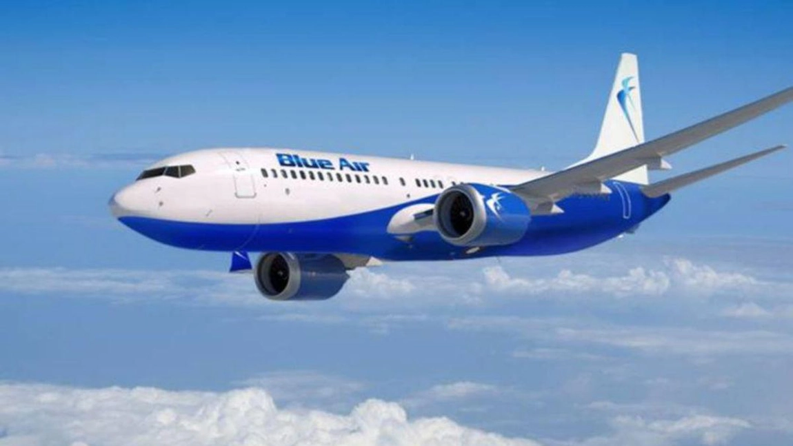 Compania aeriană Blue Air, dată în judecată de un copil din Iași pentru daune morale! Scandalul a pornit de la întârzierea unui zbor dus-întors în Finlanda! (Exclusiv)