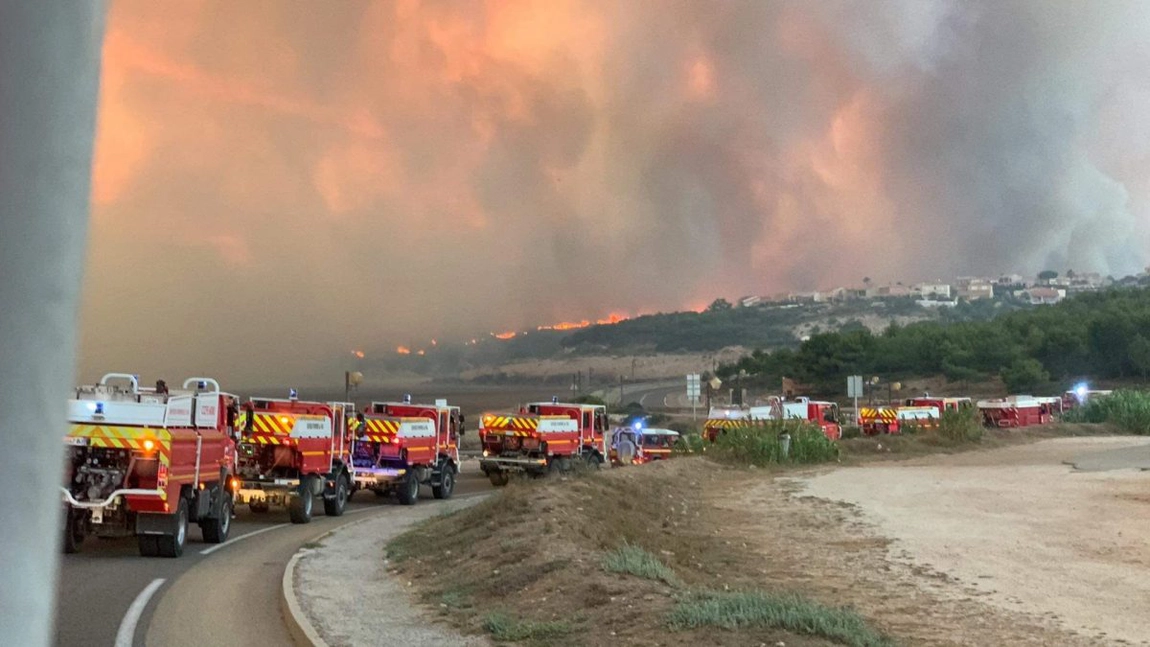 Incendiu puternic în apropiere de Marsilia. Aproximativ 1.000 de hectare au fost acaparate de flăcări - Video