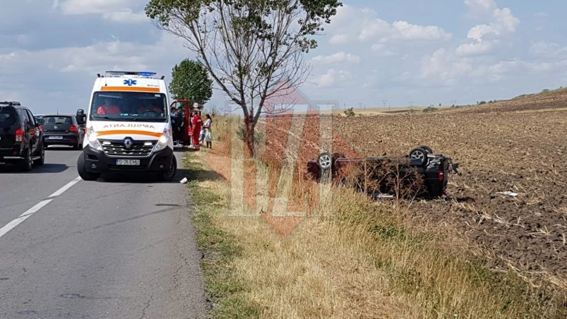 Accident rutier într-o localitate ieșeană. Un autovehicul în care erau patru copii s-a răsturnat