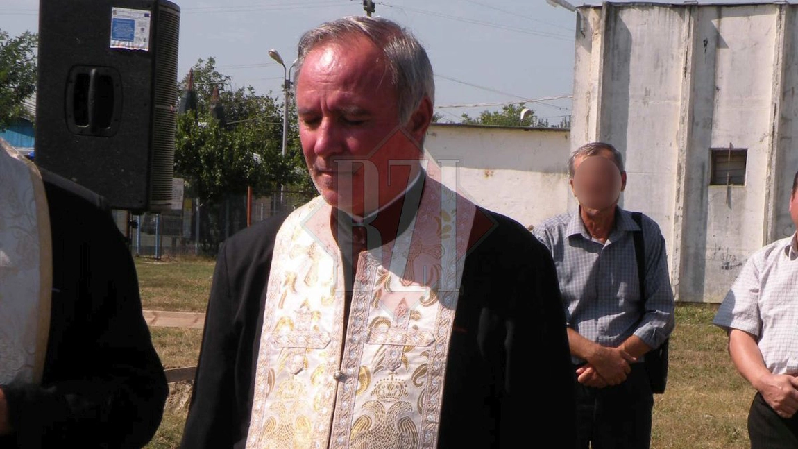 Preotul Ioan Andrieș a fost prins beat la volan în weekend. Slujitorul Domnului a ajuns cunoscut după ce a divorțat de soție pentru amantă, iar fiul său a fost reținut pentru trafic de droguri