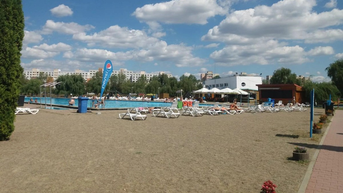 Ștrandul Municipal și piscina Ciric sunt pline până la refuz. Ieșenii sunt nevoiți să rezerve locuri cu o săptămână înainte