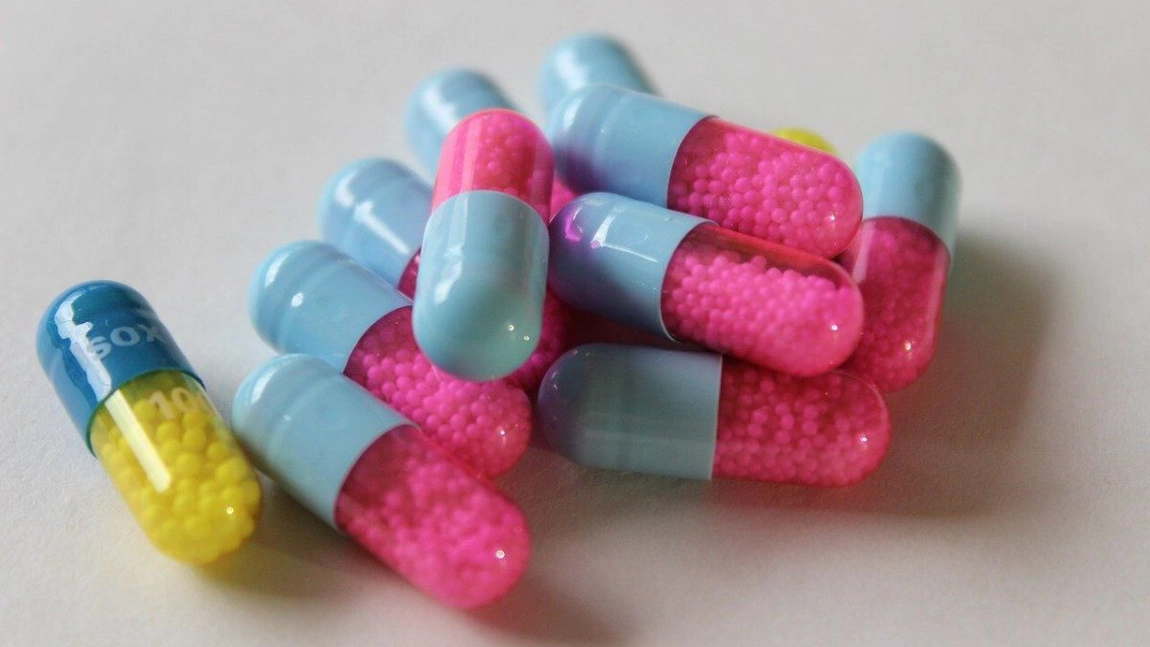 Folosirea antibioticelor în primii ani de viață crește riscul de boli inflamatorii intestinale