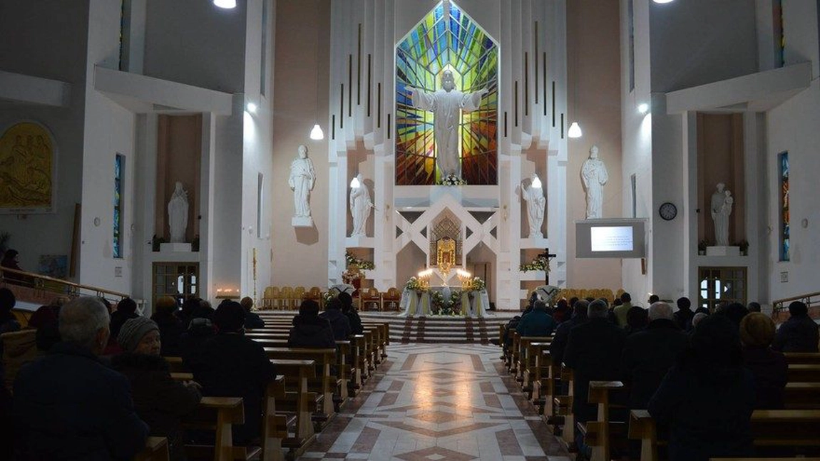 Bărbat infectat cu noul coronavirus a participat la o slujbă religioasă! A infectat aproape 100 de persoane