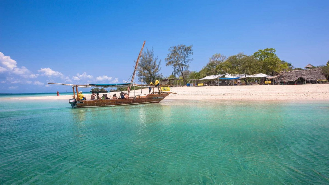 Covid-19 a lovit chiar si un trib izolat care trăiește în Oceanul Indian